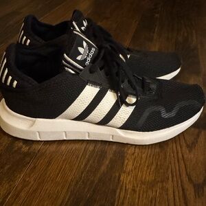 Men’s Adidas Swift Run X size 10.5. Great used condition. Worn twice